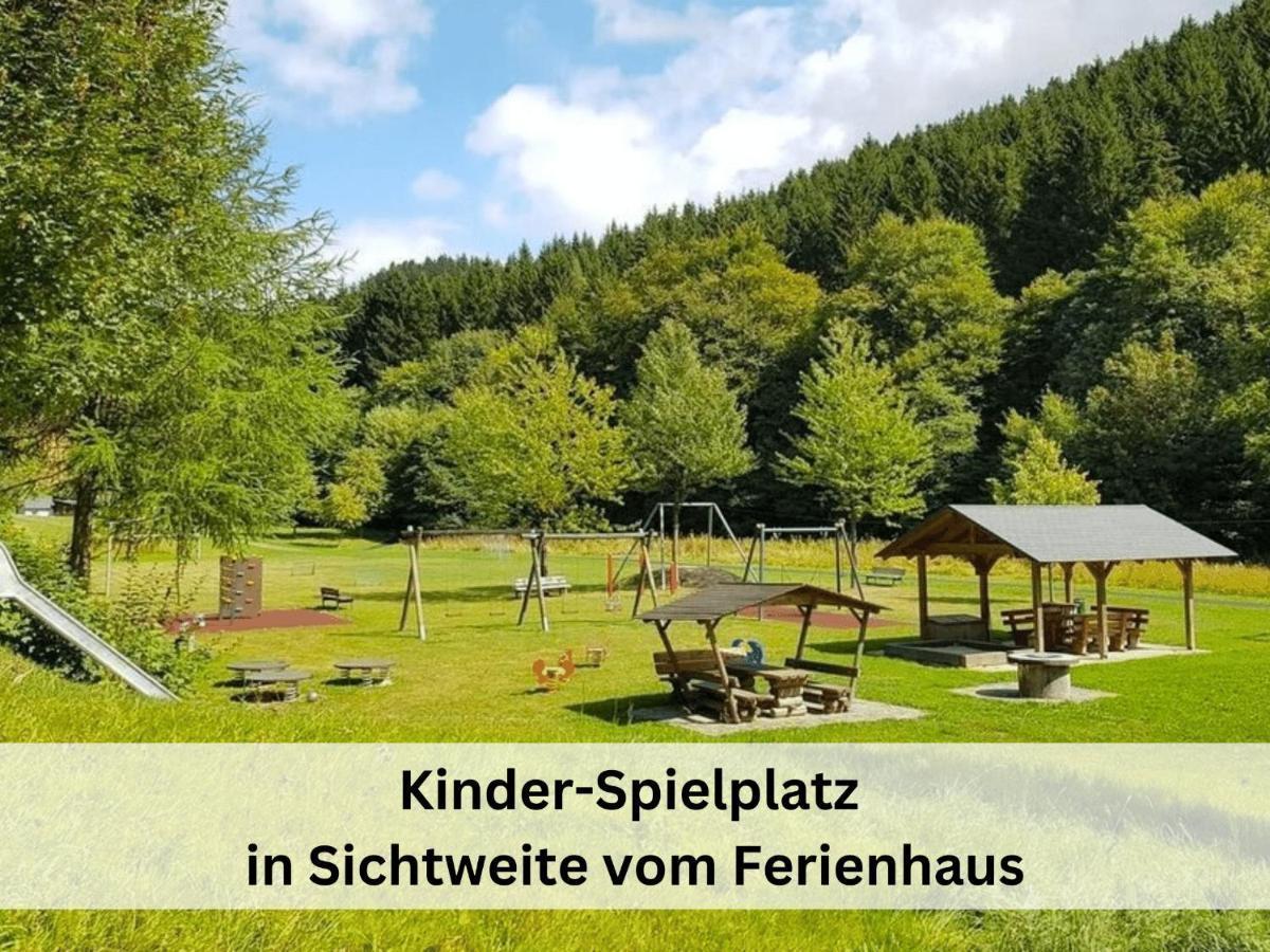 Ferienhaus Familienparadies: Indoor-Spielplatz, Pool und Sauna für 18 Personen Schmallenberg Exterior photo
