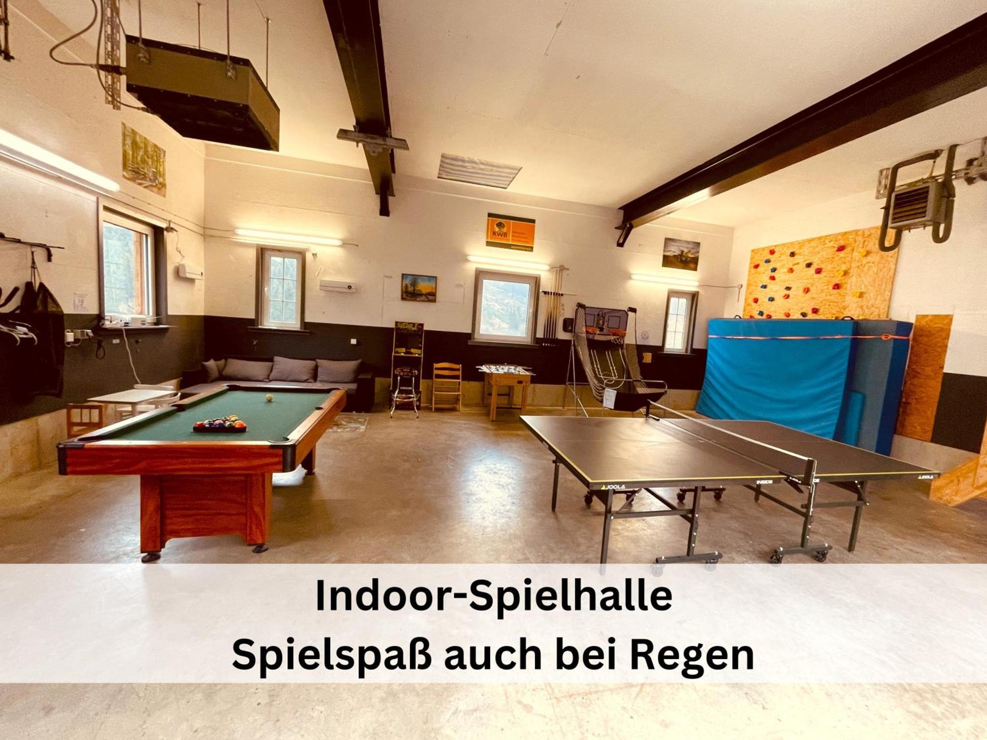 Ferienhaus Familienparadies: Indoor-Spielplatz, Pool und Sauna für 18 Personen Schmallenberg Exterior photo